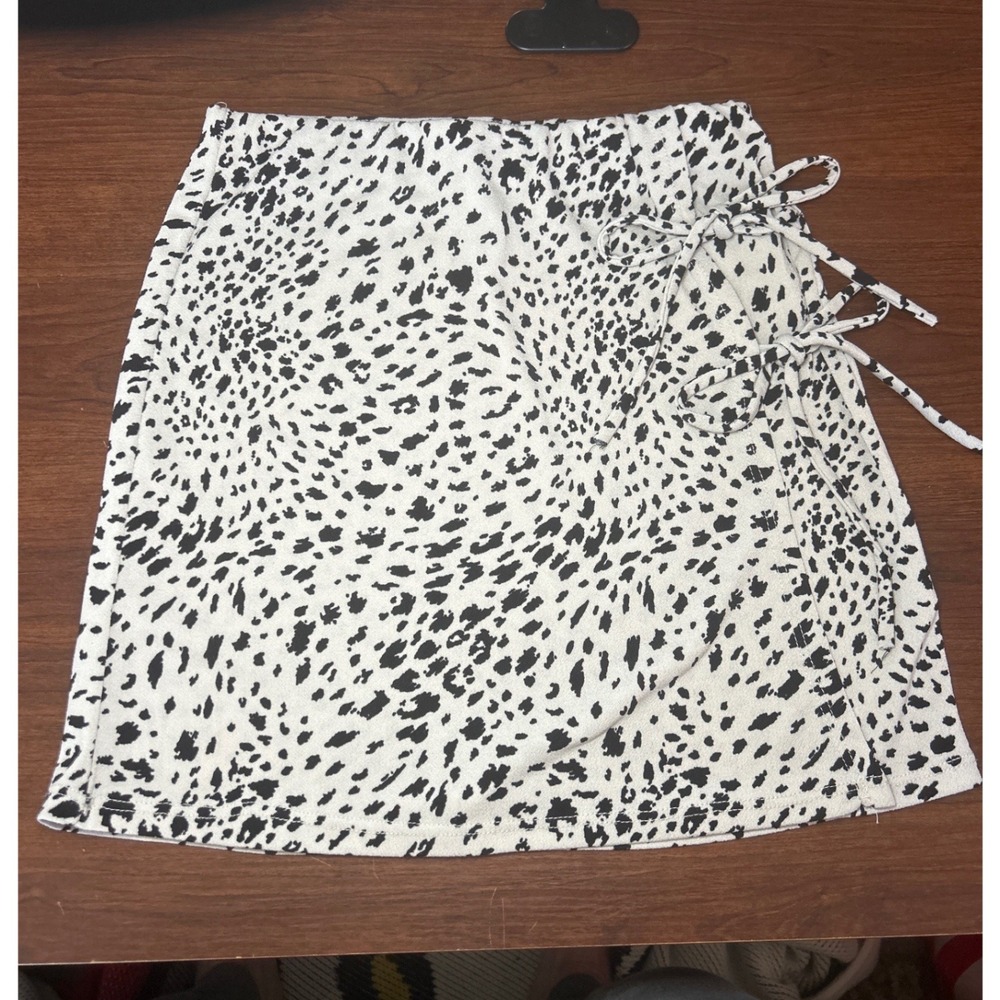 Windsor‎ Animal Print Mini Skirt Size S Black White Side Tie Wrap Style